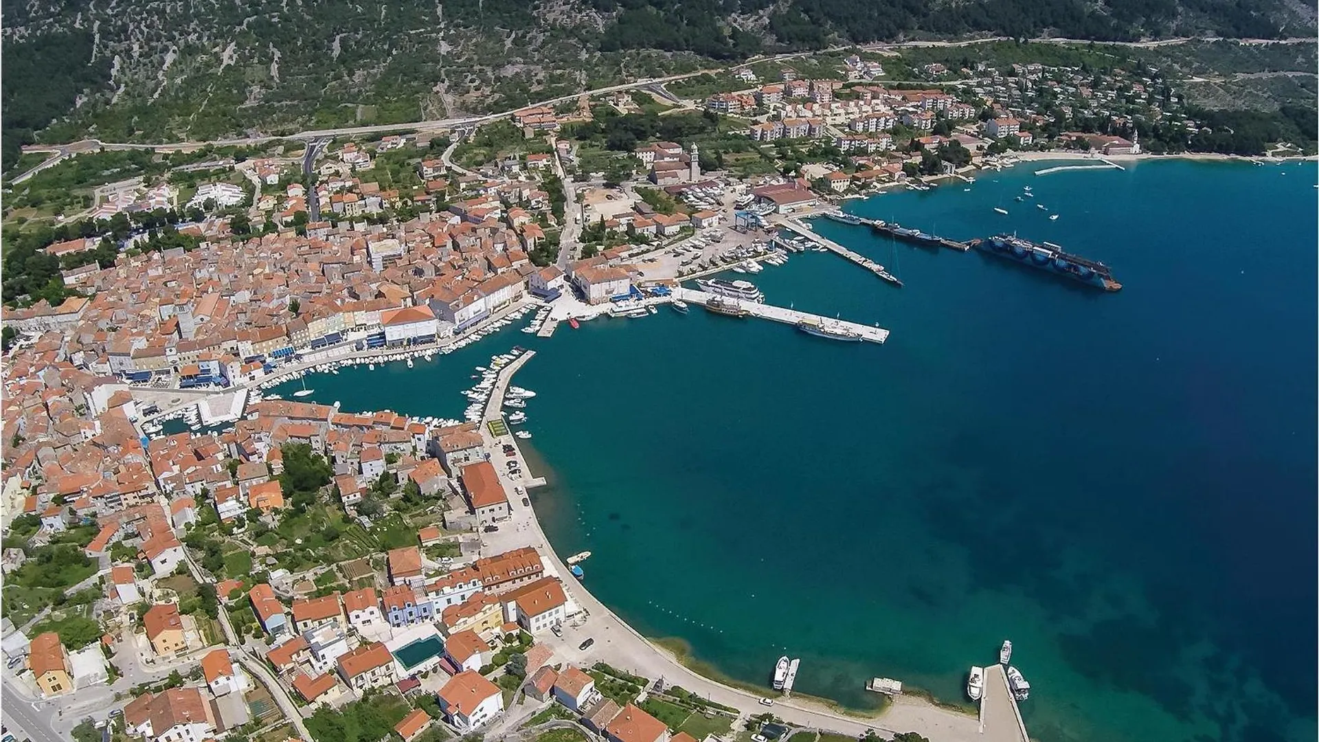 2 Bedroom Cozy Apartment In Cres